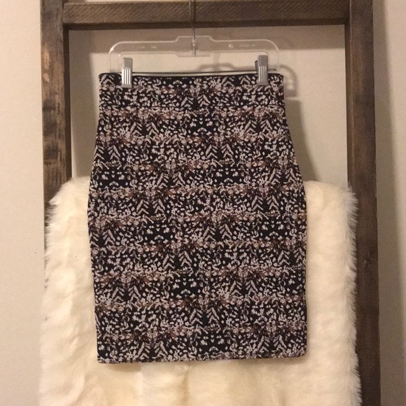 Small BCBG Fitted Skirt - Picture 3 of 5